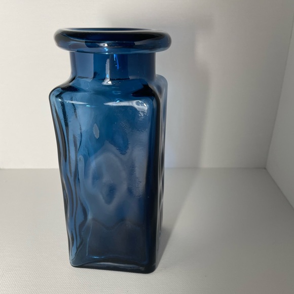 Hobby Lobby Blue Glass Vase. - Picture 1 of 4